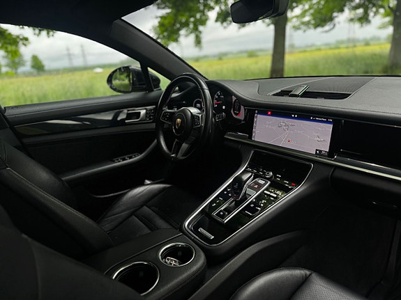 Porsche Panamera 4 16 of 22
