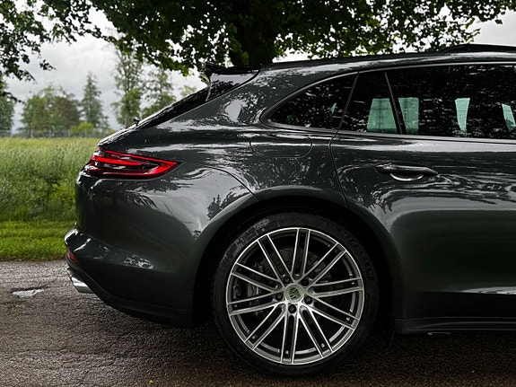 Porsche Panamera 4 8 of 22