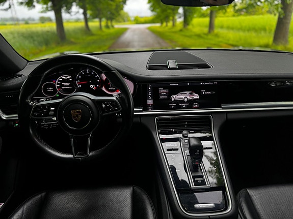 Porsche Panamera 4 13 of 22