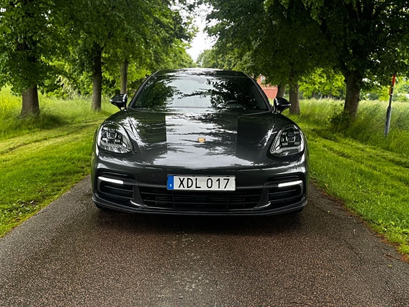 Porsche Panamera 4 2 of 5