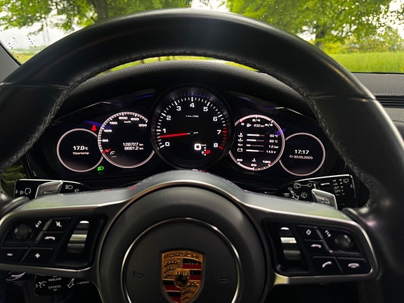 Porsche Panamera 4 19 of 22