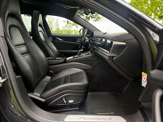 Porsche Panamera 4 15 of 22
