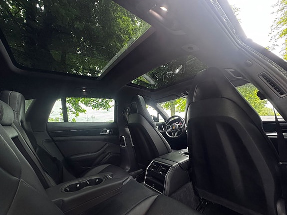 Porsche Panamera 4 17 of 22