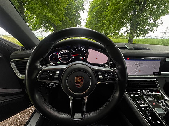 Porsche Panamera 4 18 of 22