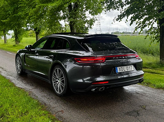 Porsche Panamera 4 5 of 5