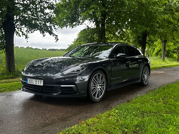 Porsche Panamera 4 3 of 5
