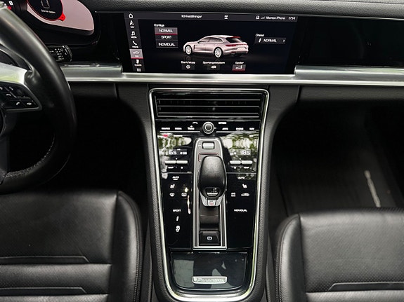 Porsche Panamera 4 14 of 22