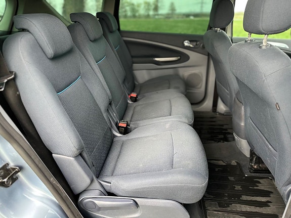 Ford S-MAX 12 of 17