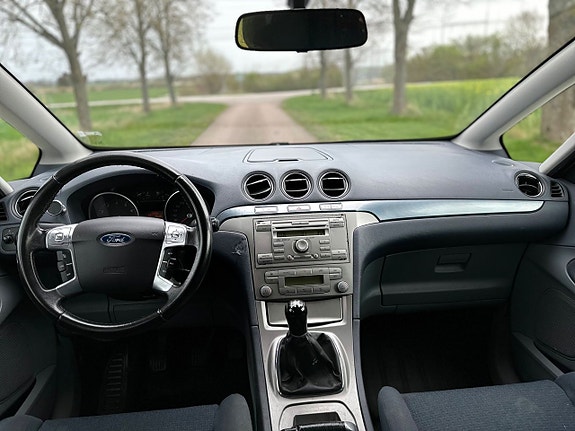 Ford S-MAX 9 of 17
