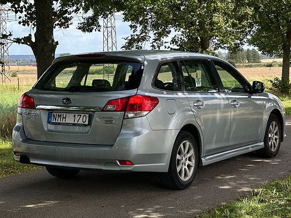 Subaru Legacy 3 of 5
