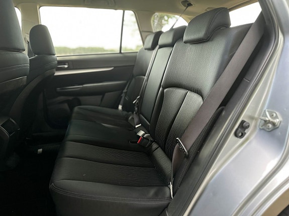 Subaru Legacy 13 of 16