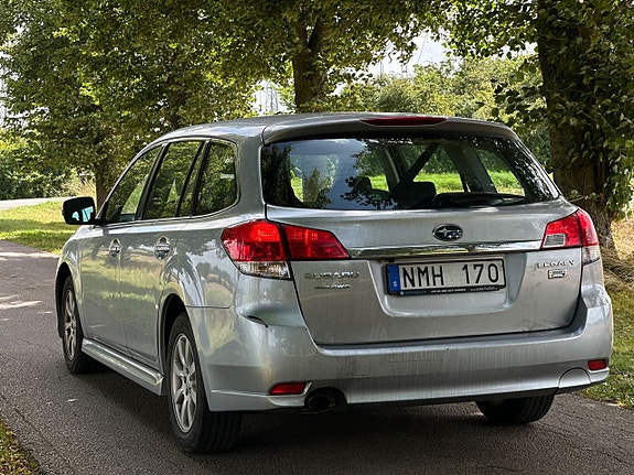 Subaru Legacy 4 of 5
