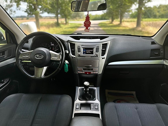 Subaru Legacy 9 of 16