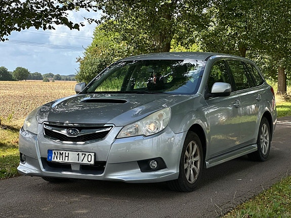 Subaru Legacy 2 of 5