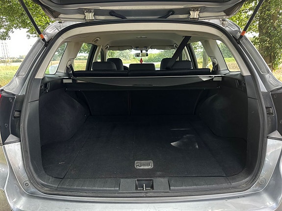 Subaru Legacy 14 of 16