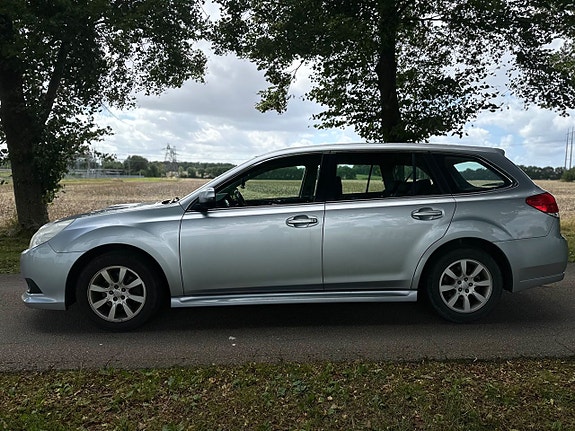 Subaru Legacy 8 of 16
