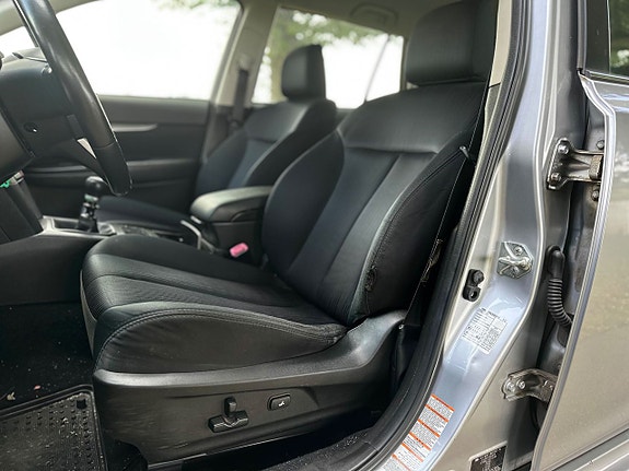 Subaru Legacy 10 of 16