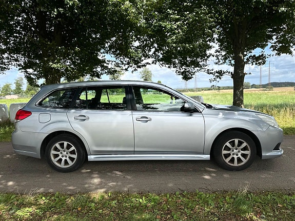 Subaru Legacy 7 of 16
