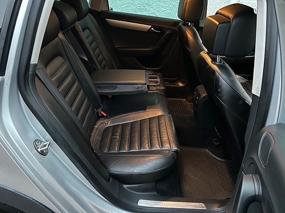 Volkswagen Passat 19 of 25