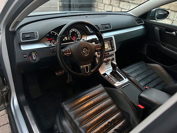 Volkswagen Passat 13 of 25