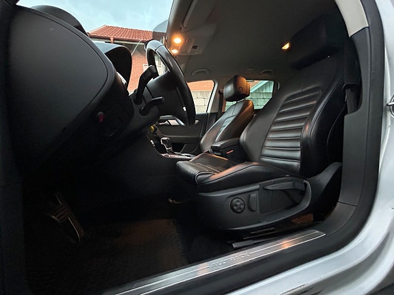 Volkswagen Passat 14 of 25