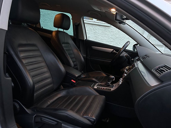 Volkswagen Passat 17 of 25