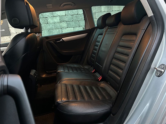 Volkswagen Passat 18 of 25