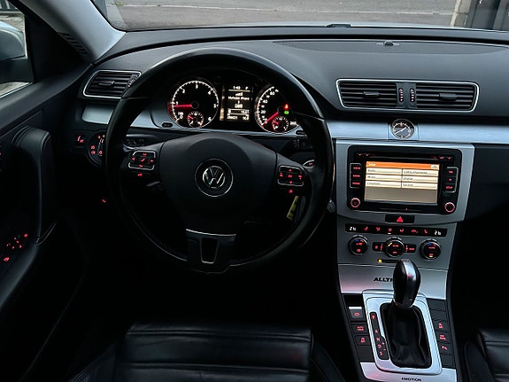 Volkswagen Passat 24 of 25