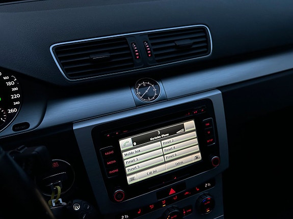 Volkswagen Passat 22 of 25