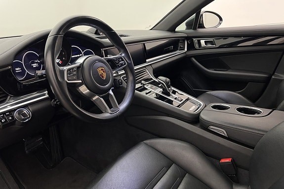 Porsche Panamera 4 10 of 30