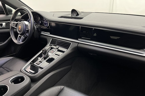 Porsche Panamera 4 12 of 30