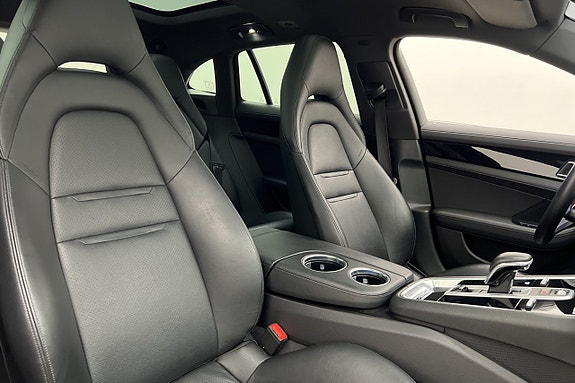 Porsche Panamera 4 17 of 30