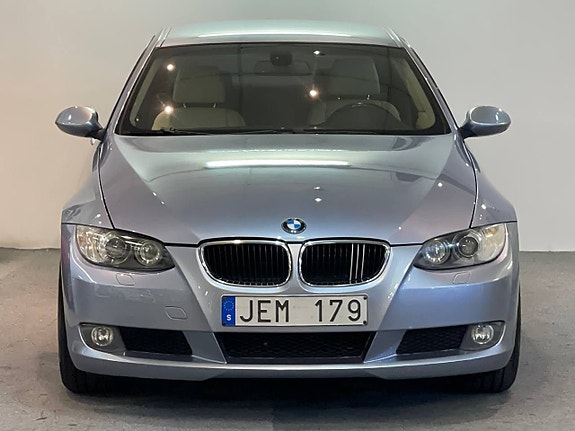 BMW 320 2 of 12
