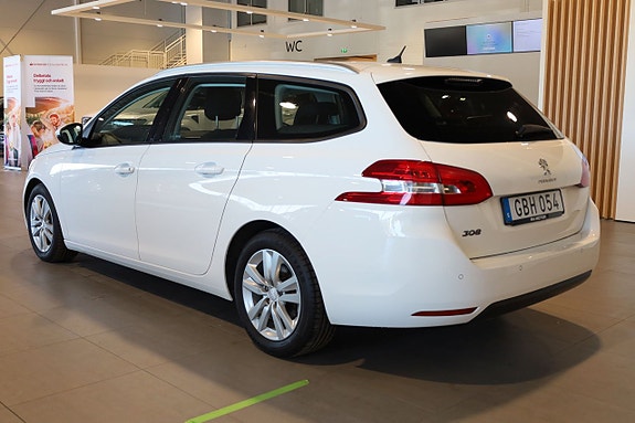 Peugeot 308 3 of 5