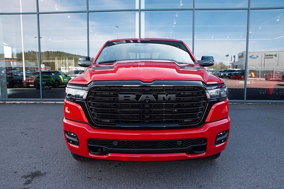 Dodge RAM 1500 2 of 5