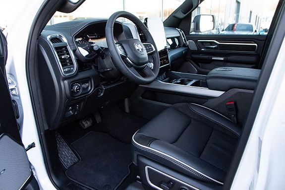 Dodge RAM 1500 9 of 16