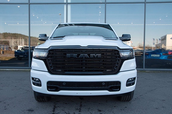 Dodge RAM 1500 2 of 5