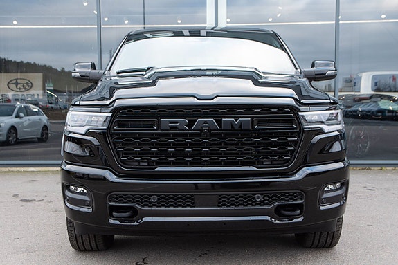 Dodge RAM 1500 2 of 17
