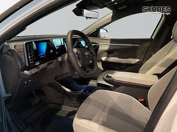Renault Scenic E-Tech 5 of 5