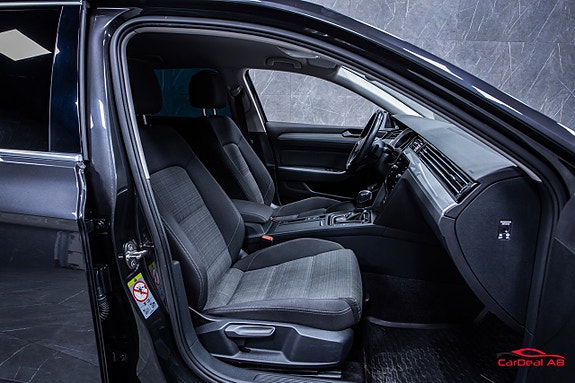 Volkswagen Passat 16 of 26
