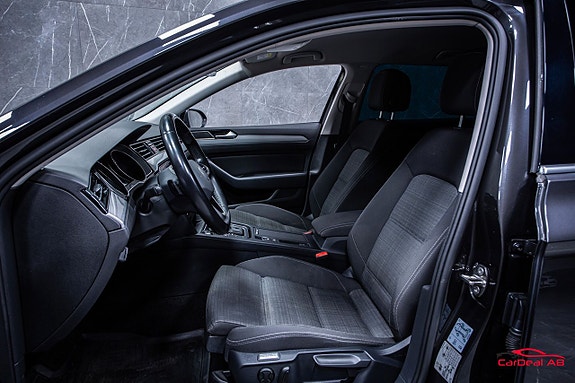 Volkswagen Passat 10 of 26