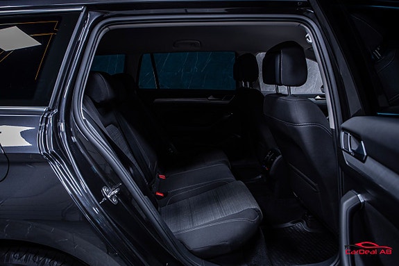 Volkswagen Passat 17 of 26