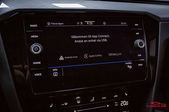 Volkswagen Passat 24 of 26