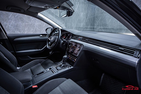 Volkswagen Passat 15 of 26