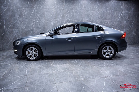 Volvo S60 4 of 5