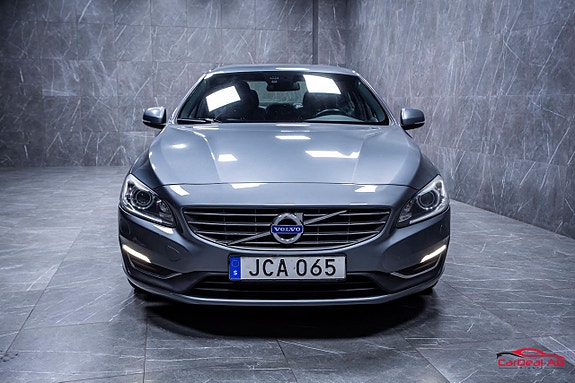 Volvo S60 2 of 5