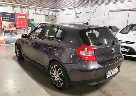 BMW 116i 4 of 5