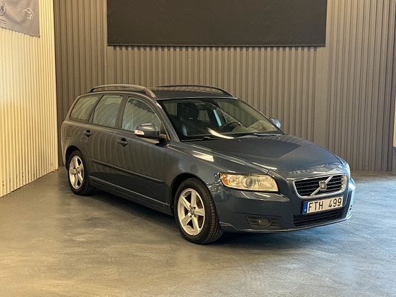 Volvo V50 2 of 8