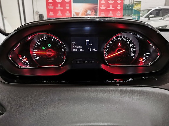 Peugeot 208 13 of 19