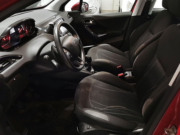 Peugeot 208 8 of 19